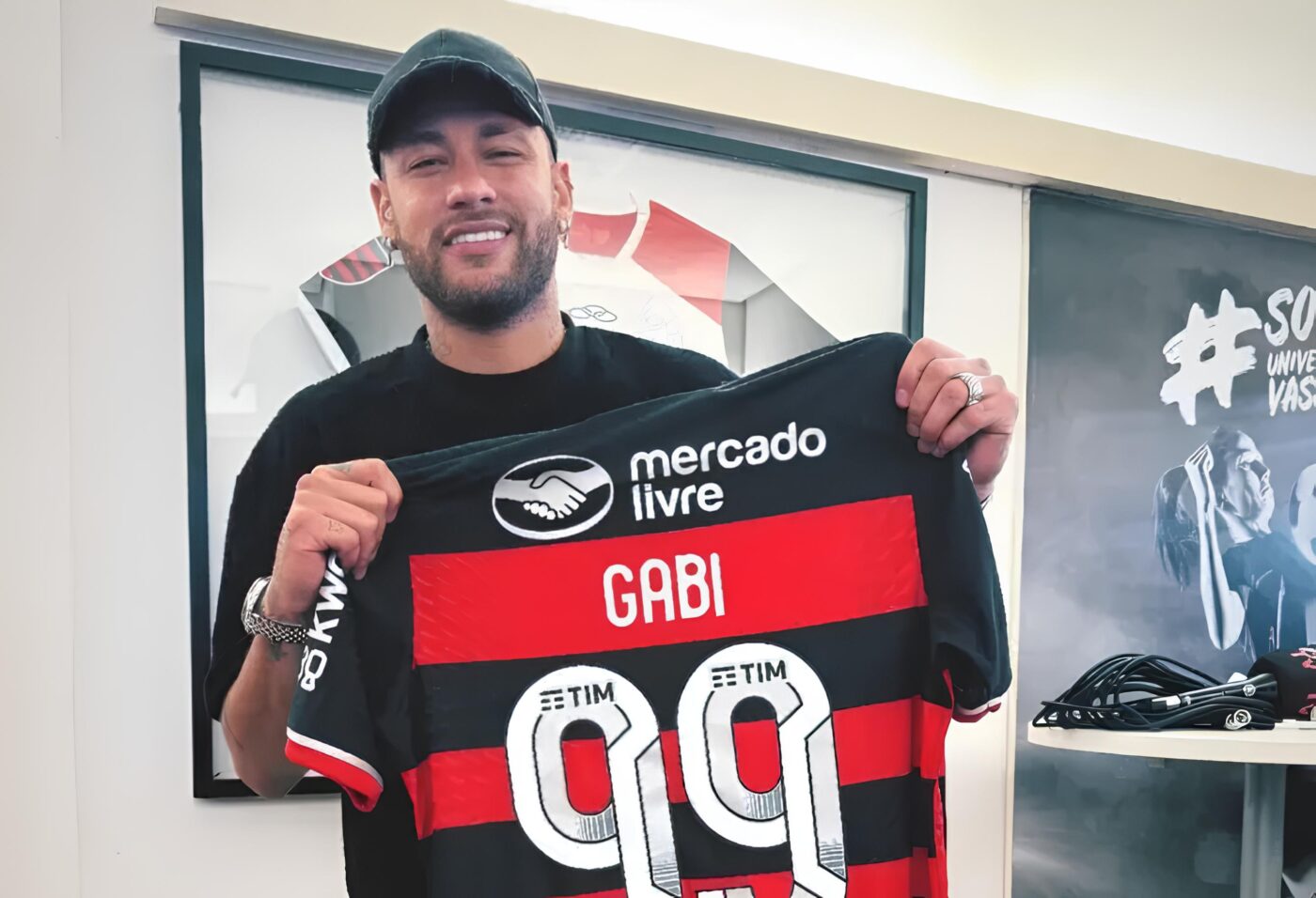 Neymar foi ao Maracanã assistir o jogo entre Flamengo e Grêmio