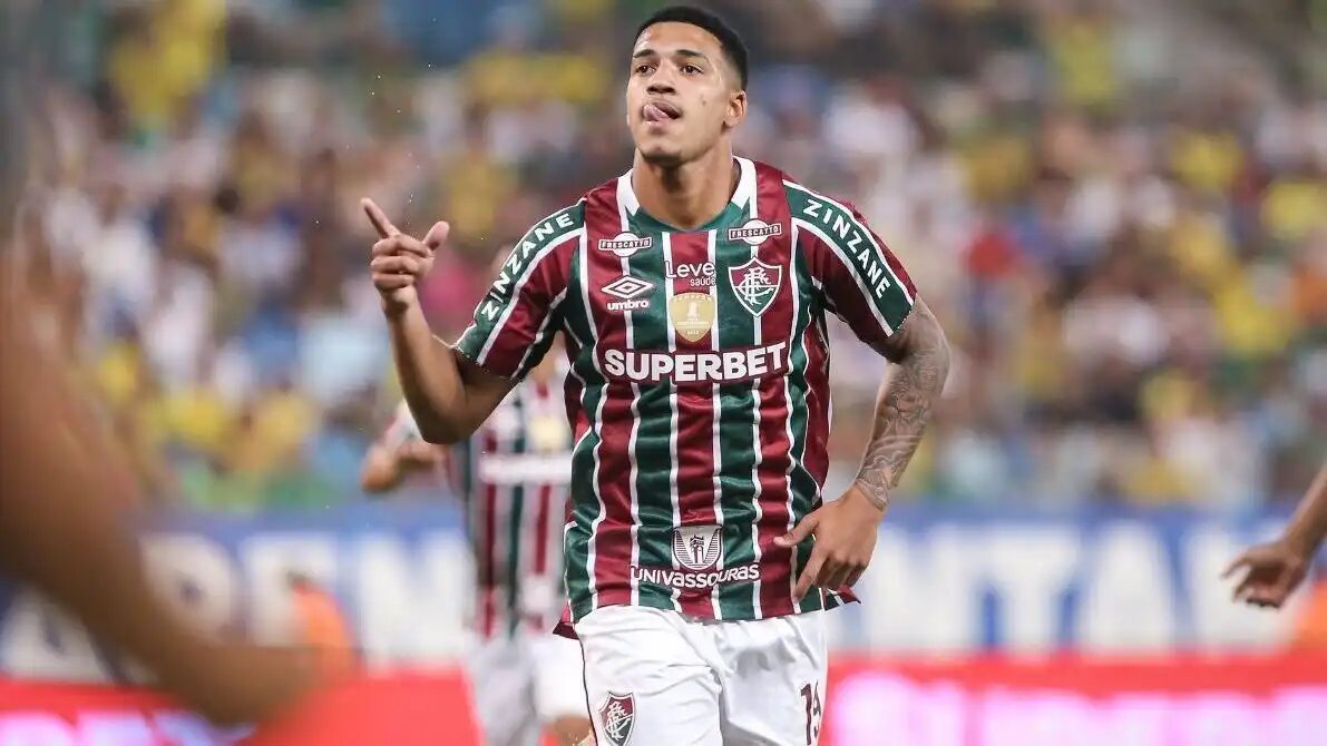 Kauã Elias celebra o gol da vitória do Fluminense na Arena Pantanal