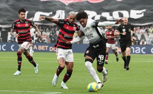 Flamengo resiste com um a menos e garante vaga na final da Copa do Brasil