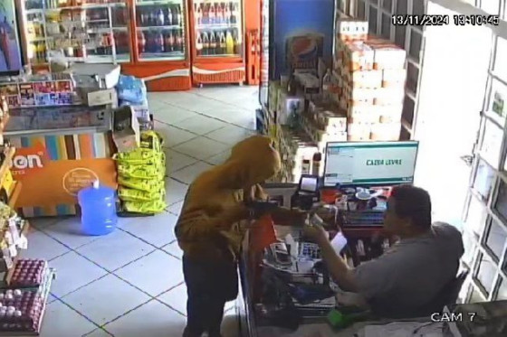 Criminoso Armado Aterroriza e Leva R$ 500 de Mercado Local