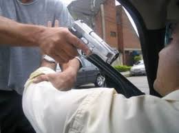 Em São Paulo, motorista reage a tentativa de assalto e atropela criminoso; VEJA VÍDEO