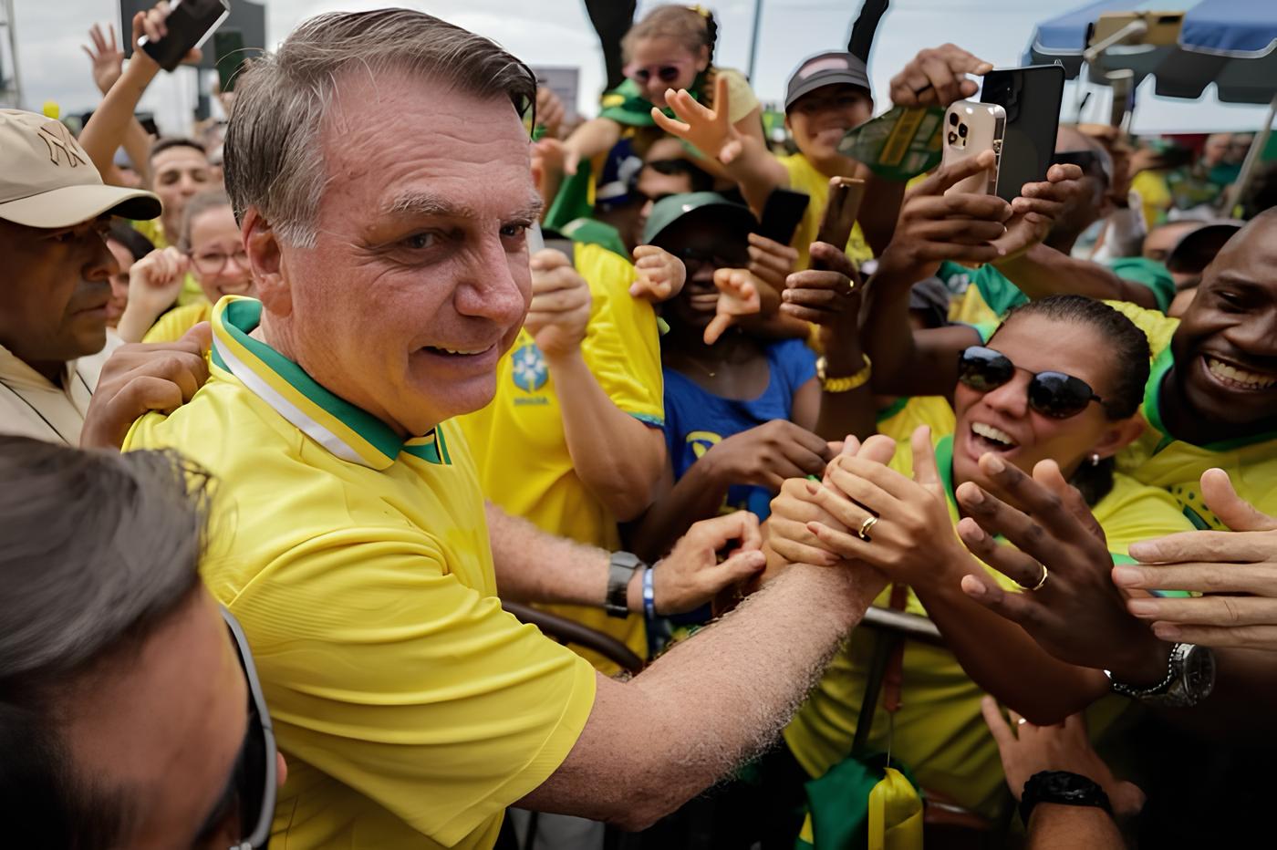Bolsonaro faz ato em Copacabana por anistia a envolvidos no 8/1