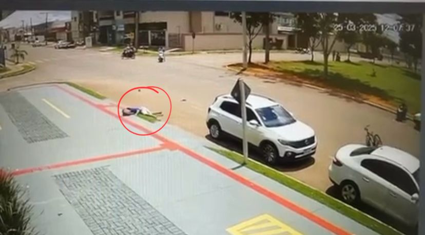 Ciclista voa 7 metros após avançar cruzamento em Nova Mutum