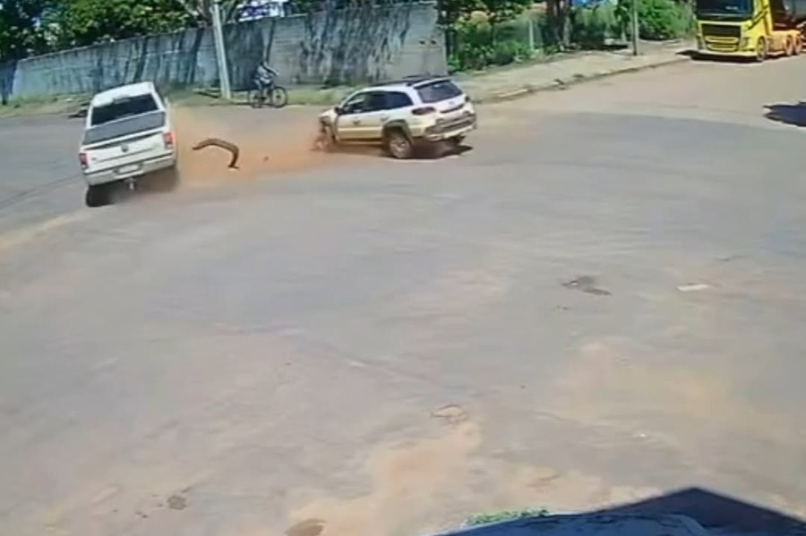 Desrespeito à sinalização provoca novo acidente em área crítica de Canarana