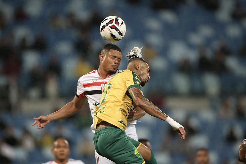 Derik perde pênalti para o Botafogo-SP e Cuiabá afunda em crise; veja o gol