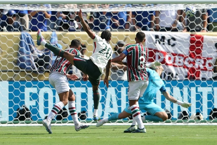 Fábio se torna maior vítima de João Pedro após show do atacante pelo Chelsea no Mundial