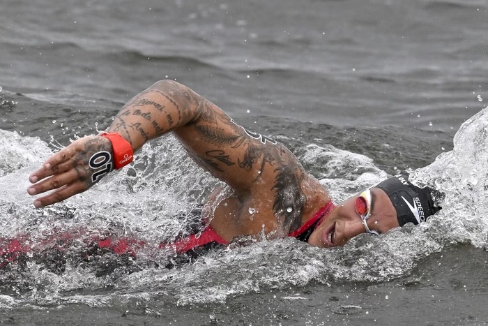 Mundial de Águas Abertas paralisa em Singapura: água imprópria adia estreia de Ana Marcela