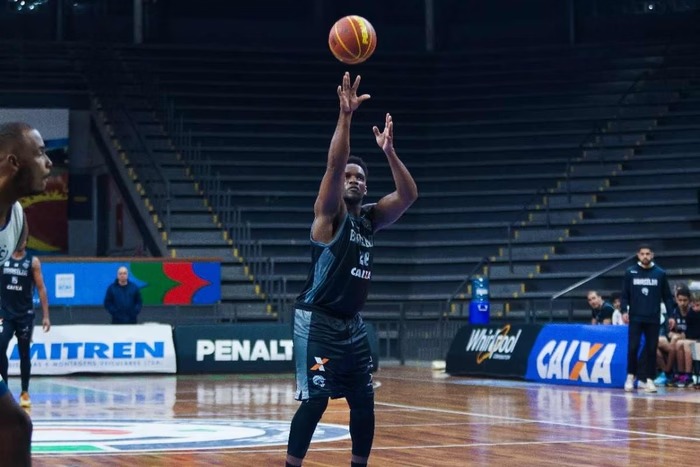 Jogador do Brasília Basquete sofre racismo em estreia e revolta repercute em todo o país
