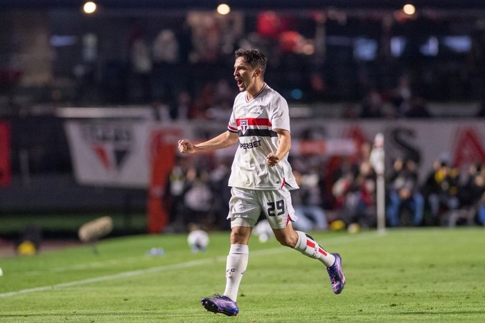 São Paulo vence Athletico-PR no Morumbi e abre vantagem nas oitavas da Copa do Brasil