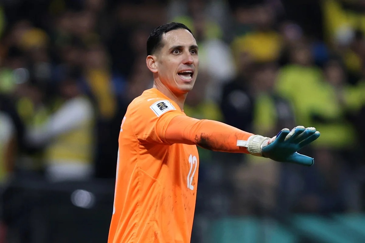 Vídeo viral: Gatito Fernández, ex-Botafogo, vira meme após falhas em empate entre Paraguai e Japão