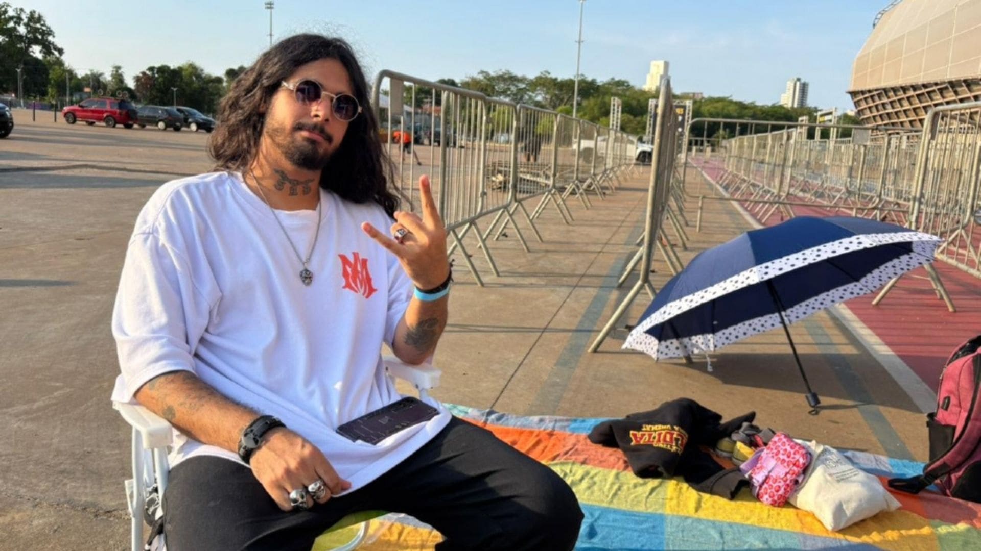 Guitarrista de MT acampa por 2 dias para garantir a grade no show do Guns N’ Roses em Cuiabá; veja vídeo