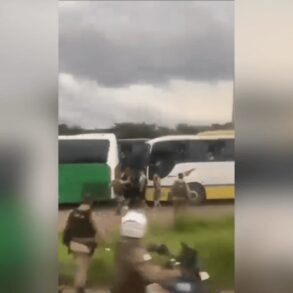 Revista da PM em torcedores do Corinthians termina em confronto e balas de borracha em MG