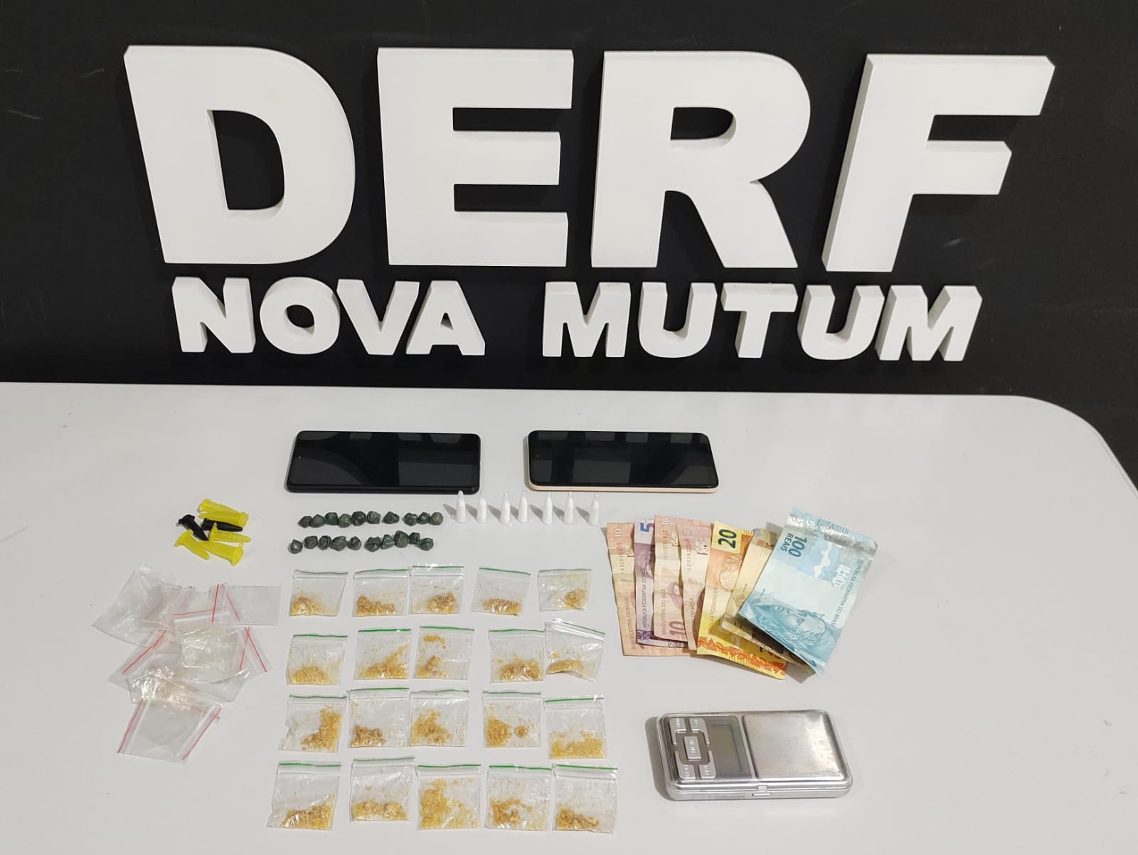 Prisão em Flagrante Desmantela Ponto de Tráfico de Drogas Próximo a Escola