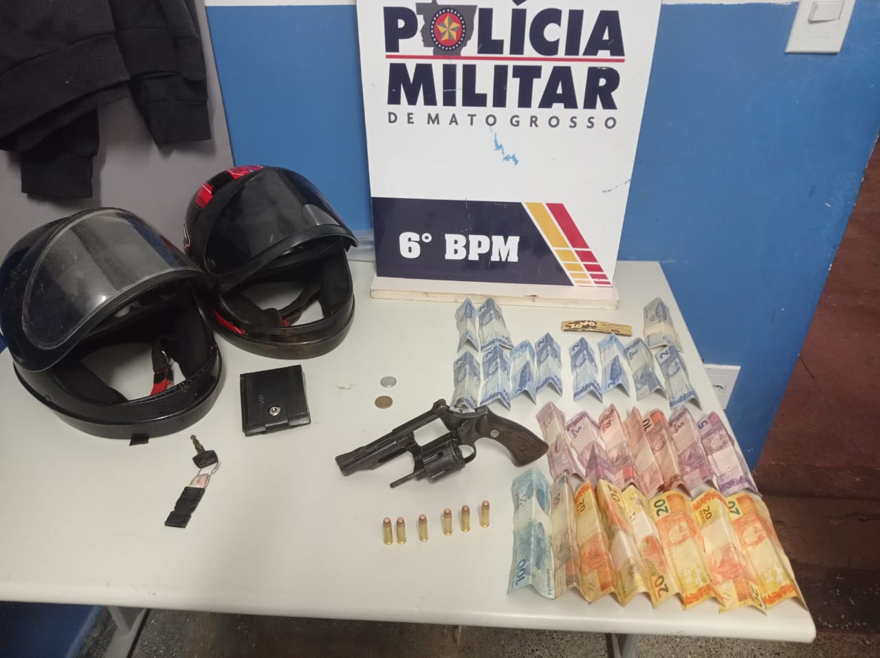 Adolescentes são apreendidos pela Polícia Militar