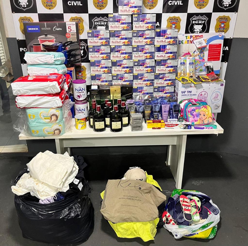 Leia sobre a prisão em flagrante de cinco membros de uma associação criminosa envolvida em roubo de supermercados em Rondonópolis, além da detenção de uma mulher por receptação. A Polícia Civil agiu rapidamente, recuperando uma grande quantidade de mercadorias roubadas. Os detidos aguardam decisão judicial após solicitação de prisão preventiva