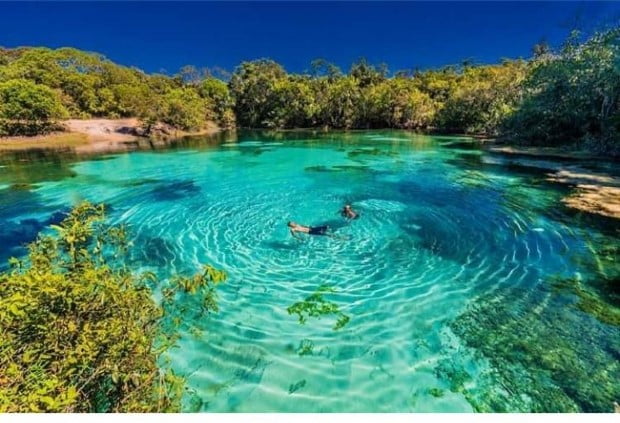 Descubra a Lagoa Azul em Primavera do Leste, um refúgio de paz e beleza natural, perfeito para flutuação e contemplação da natureza.
