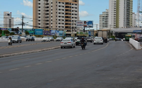 Trânsito na Avenida do CPA