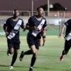 Time do Mixto comemorando a vitória