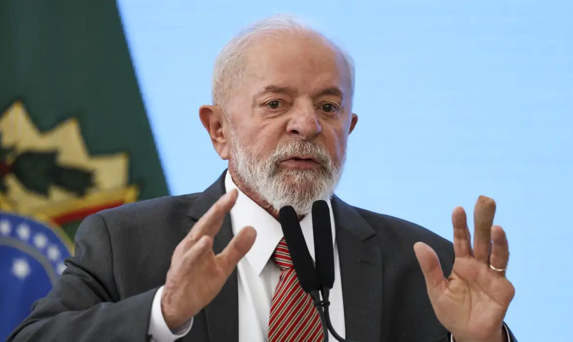 Lula afirmou que ainda não se lançou oficialmente como candidato, mas está considerando a possibilidade