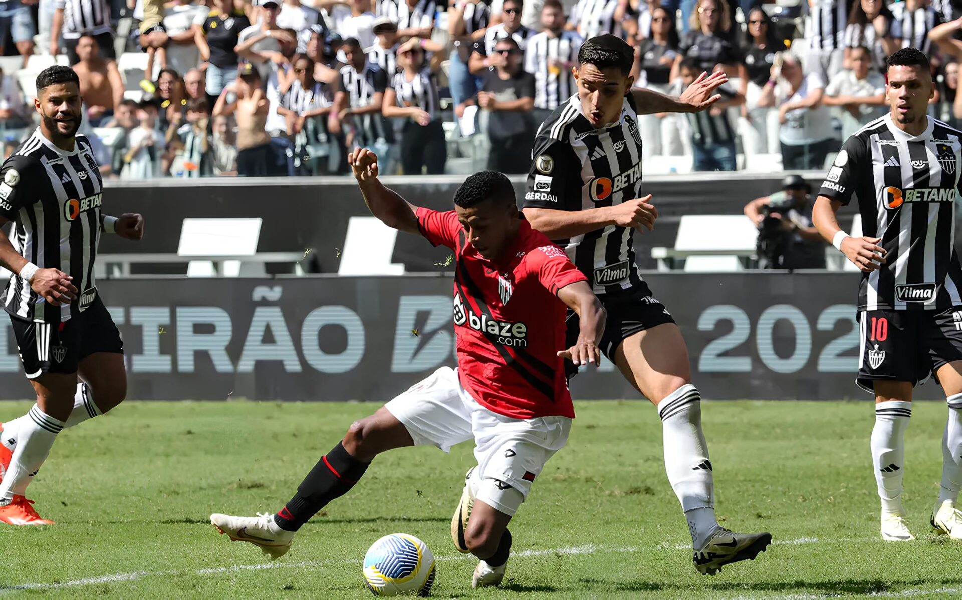Galo e Dragão ficaram no empate em Minas Gerais