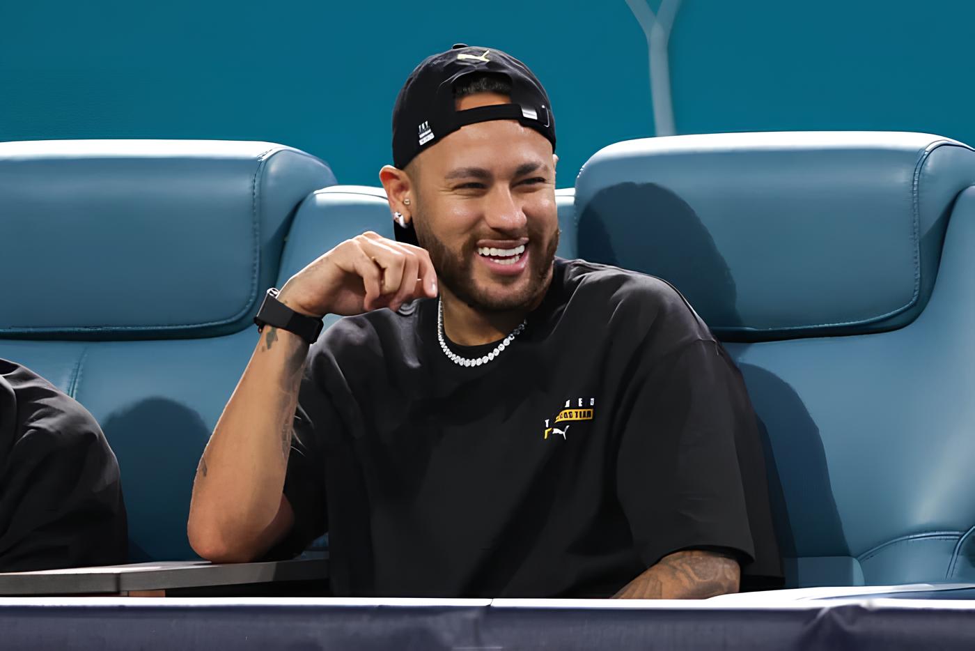 Neymar sorridente