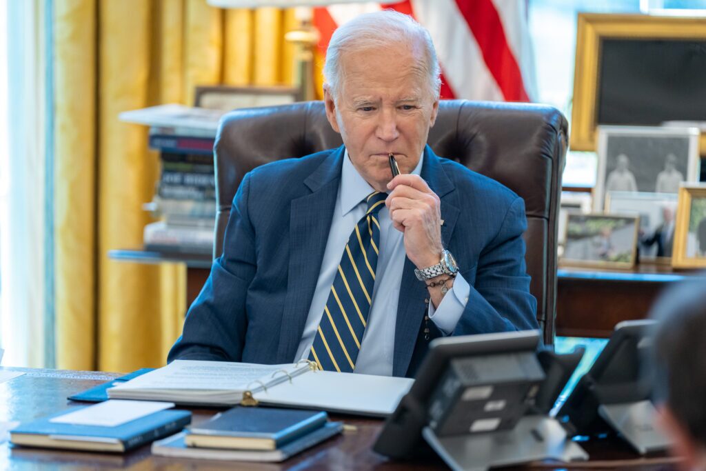 joe biden para imprensa