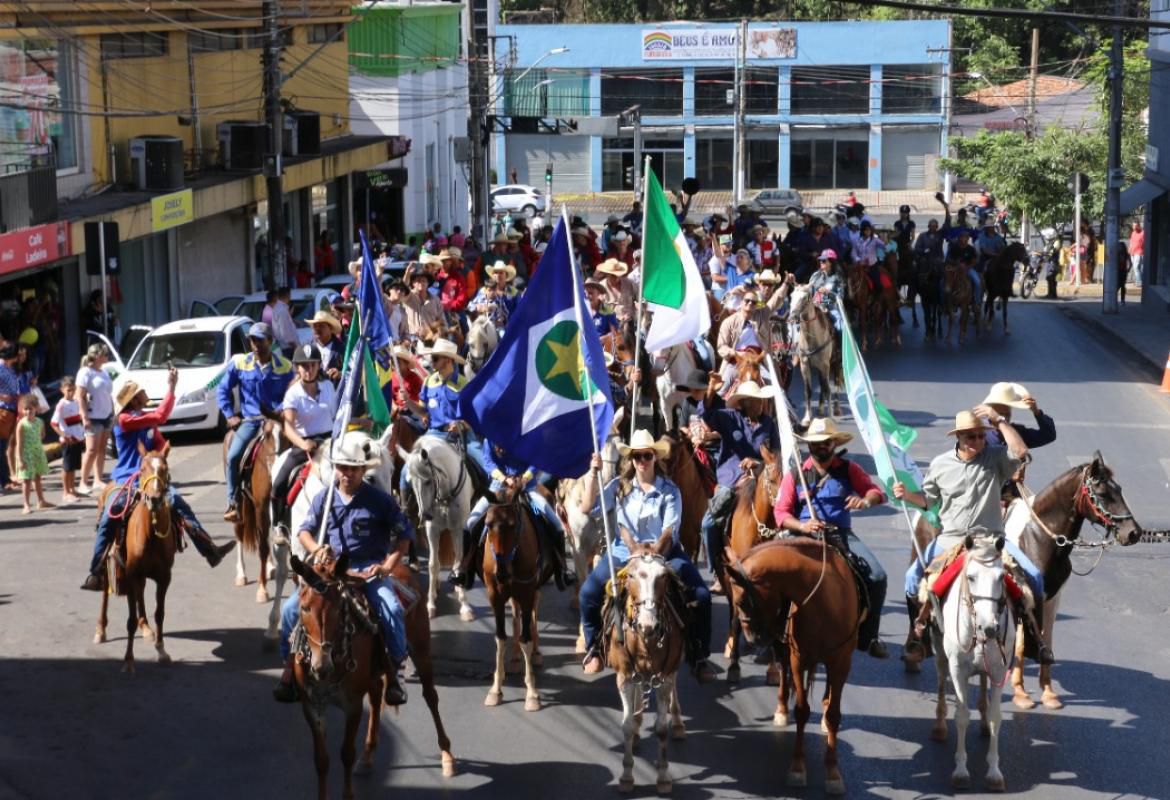 Expoagro 2024 é inaugurada com Cavalgada histórica e delícias da Queima do  Alho neste sábado - O Matogrossense