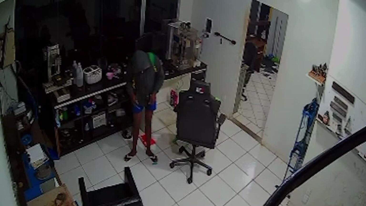 Lojas de uma galeria do centro de Cuiabá é furtada durante a madrugada