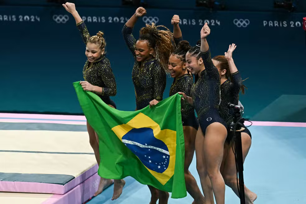 Brasileiras comemoram bronze na disputa por equipes das Olimpíadas