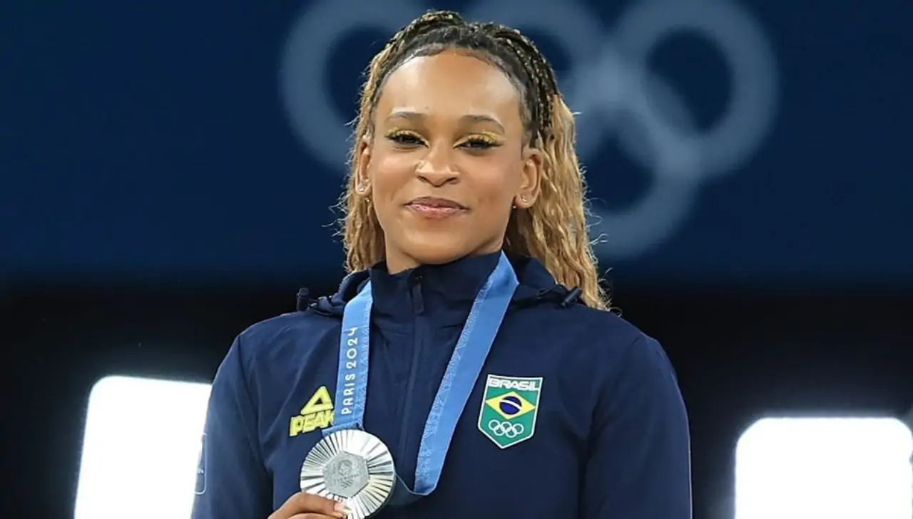 Rebeca Andrade revela pensamento curioso antes da prova e conquista mais uma medalha em Paris-2024