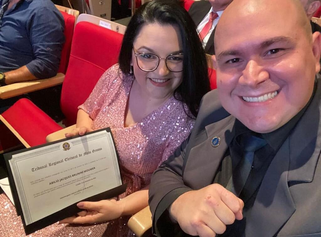 Samantha Iris vincula nome ao marido candidato a prefeito