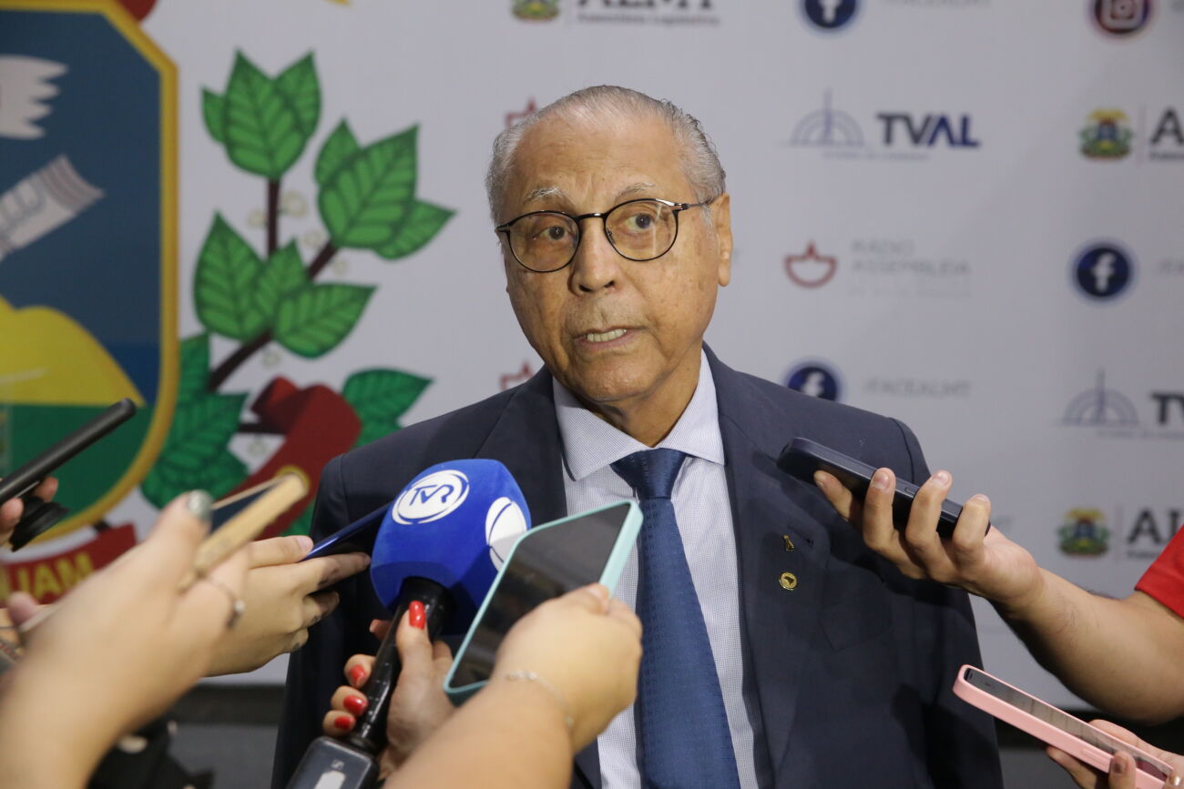 Júlio Campos aumenta o tom das críticas