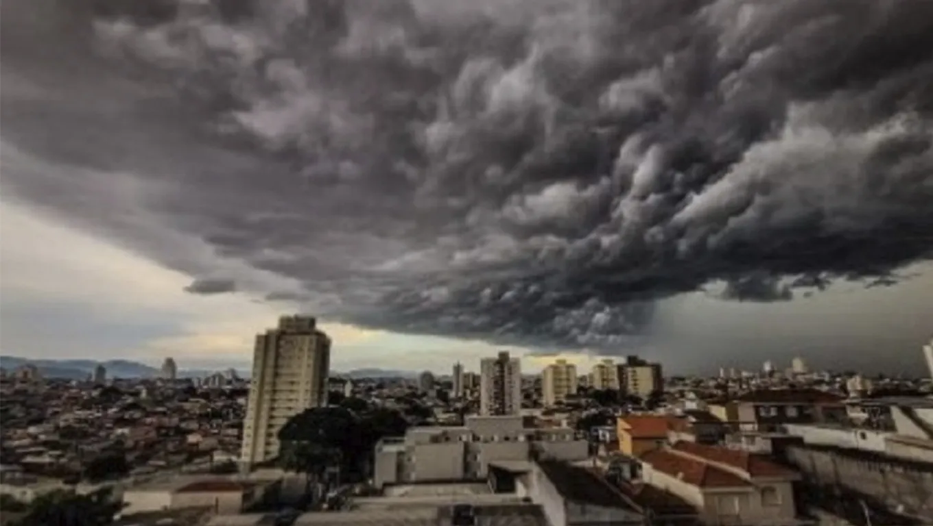 Apocalipse climático em SP? chuva escura e tempestade de areia ameaçam o estado neste fim de semana; ENTENDA
