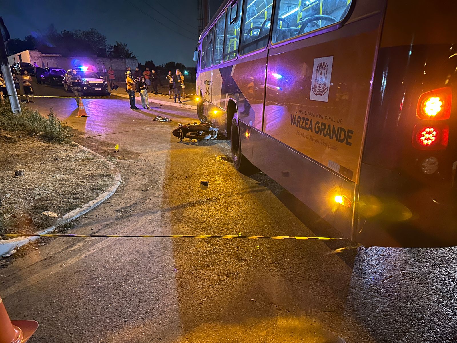 Jovem morre em colisão entre motocicleta e ônibus em Várzea Grande