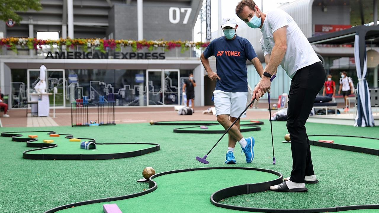 Andy Murray joga golfe nos bastidores do Aberto dos Estados Unidos em 2020