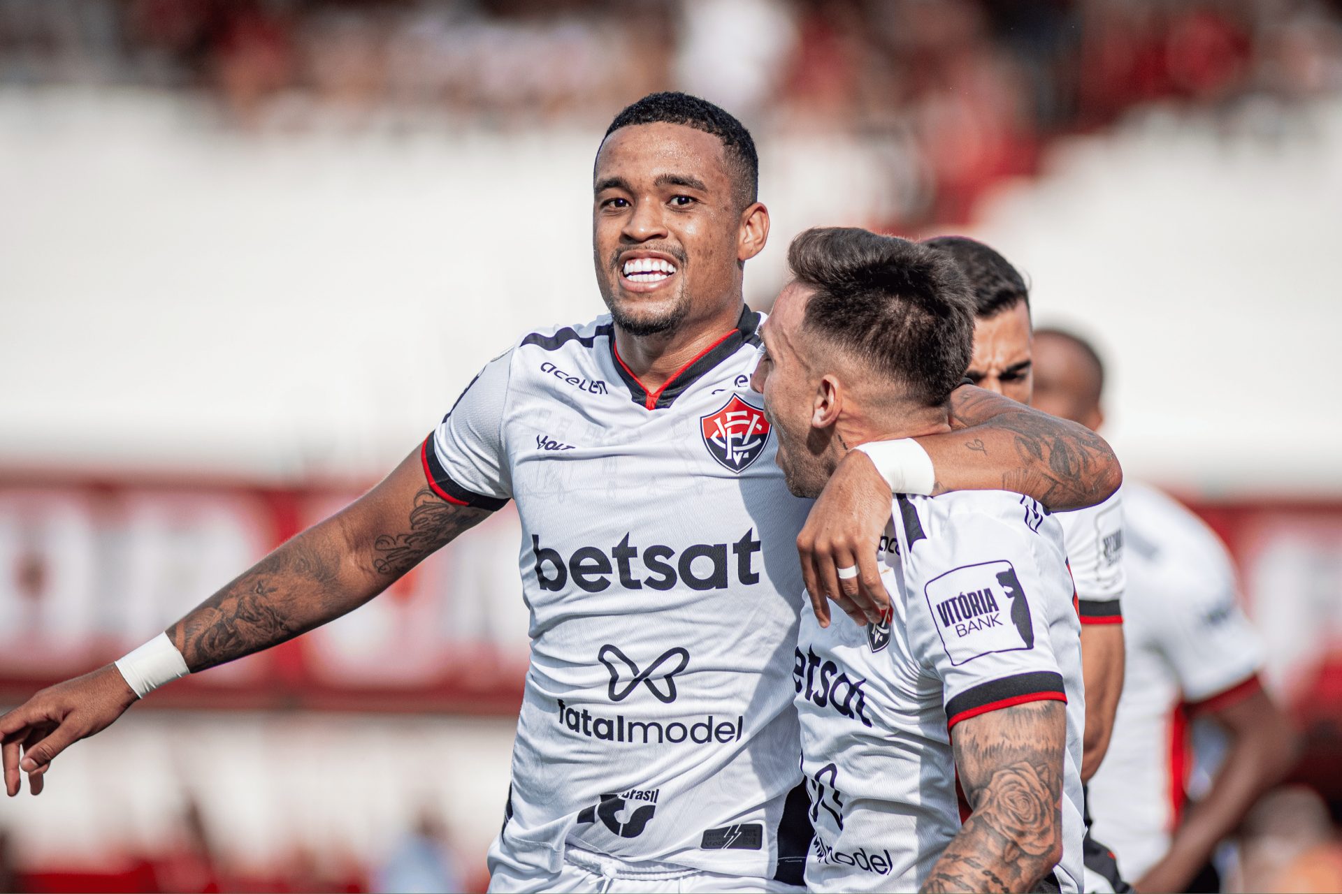 Vitória vence Atlético-GO e melhora sua posição na Série A
