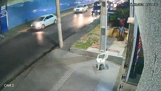 bandido é detido por moradores após furtar fios em bairro de Cuiabá