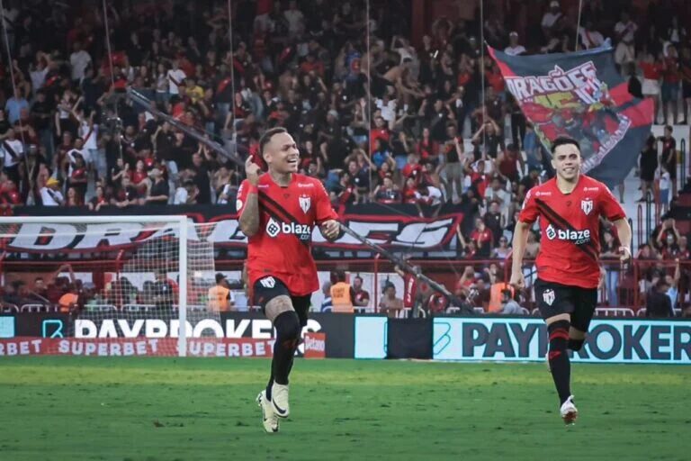 Janderson garante três pontos para o Dragão em confronto direto