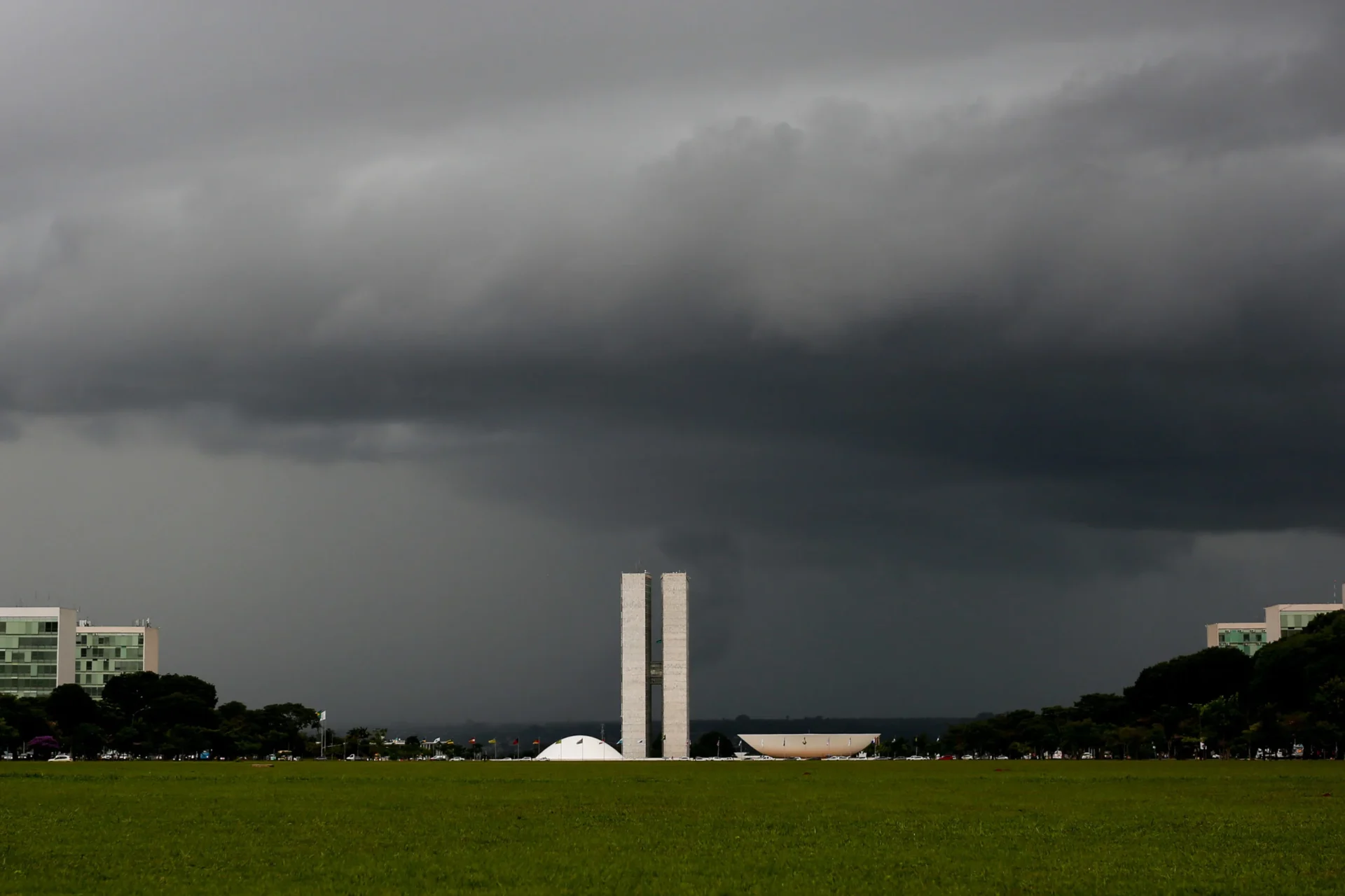Chuvas no DF marcam o fim da seca mais longa da história; VEJA VÍDEO