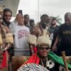 Orochi recebe honras reais em Angola; VEJA VÍDEO