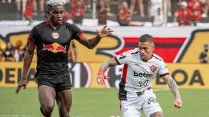 Vitória vence Bragantino por 1 a 0 e sai da zona de rebaixamento na Série A