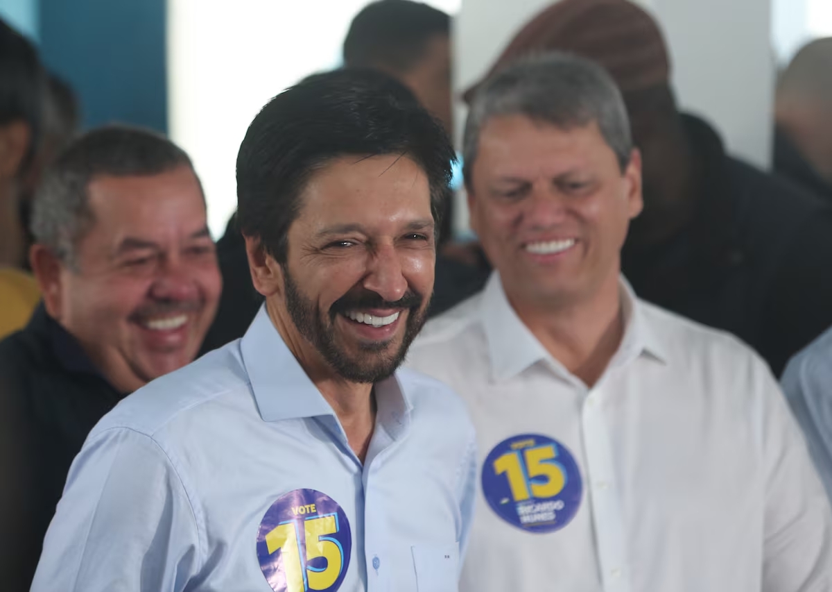 Ricardo Nunes Garante Reeleição em São Paulo e Comemora ao Lado de Tarcísio de Freitas