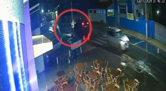 Cameras de segurança flagra motorista bêbado atropelando motociclista