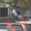 Bandidos são flagrados assaltando motorista no trânsito em SP; VEJA VÍDEO