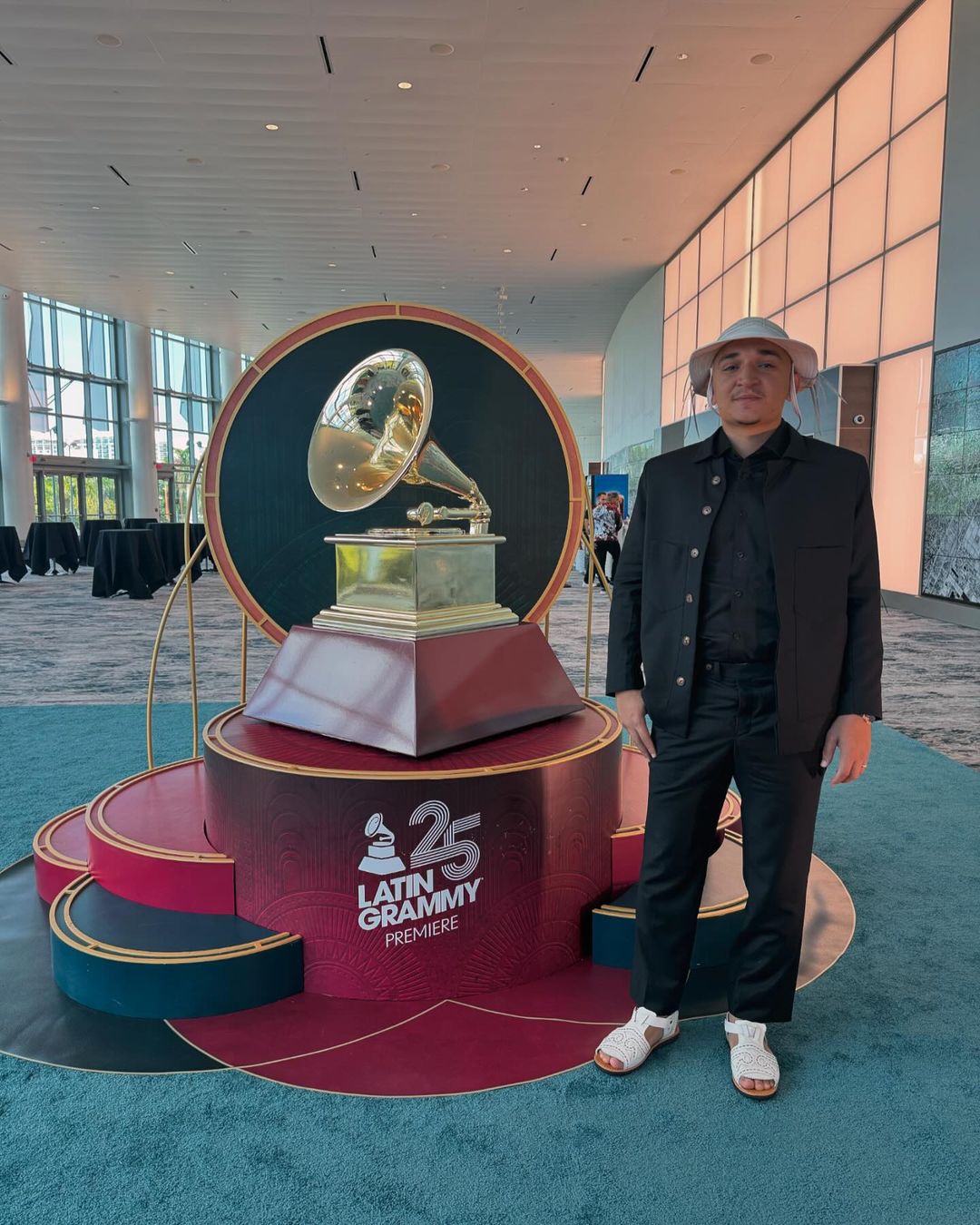 MC Cabelinho e João Gomes enfrentam perrengues no Grammy Latino 2024; VEJA VÍDEO
