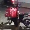 Casal é vítima de criminosos disfarçados de entregadores de delivery no RJ; VEJA VÍDEO