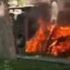Carro pega fogo em Belo Horizonte e deixa moradores em pânico; VEJA VÍDEO