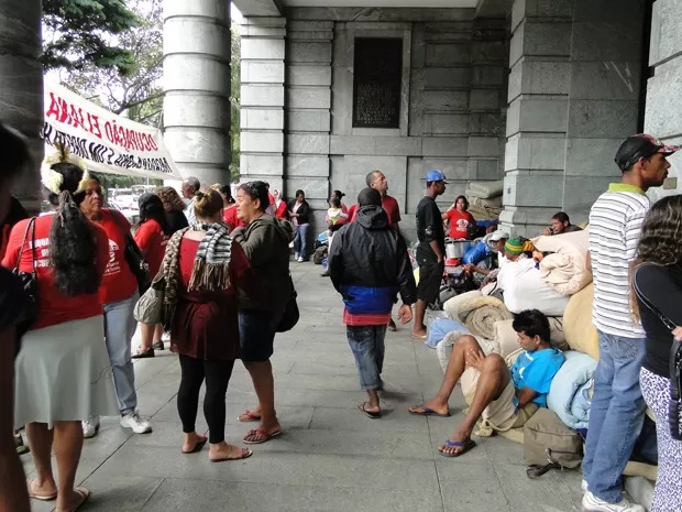 Manifestação em Belo Horizonte fecha avenida em protesto contra despejo; SAIBA TUDO