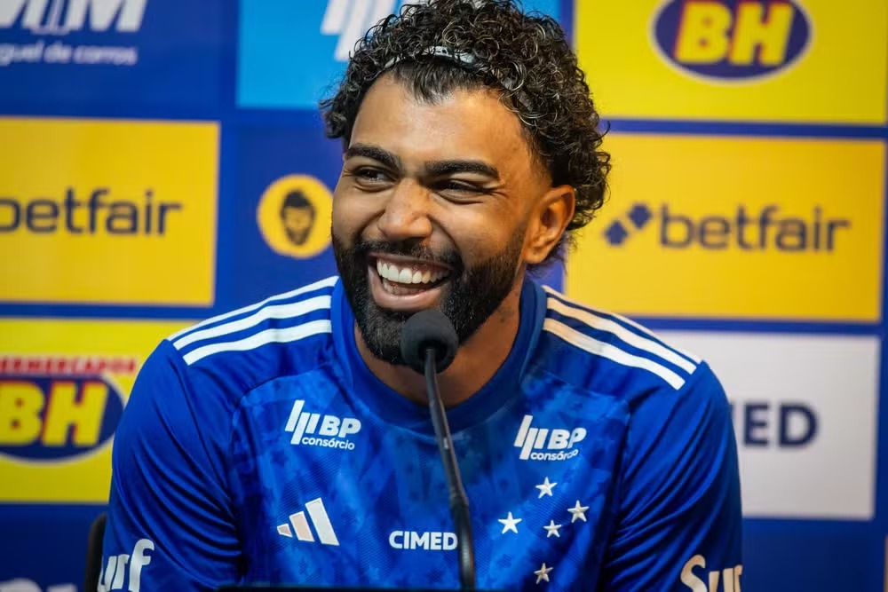 Gabigol e Tite têm um histórico de desavenças, com o jogador ficando fora de convocações importantes durante a gestão do técnico.
