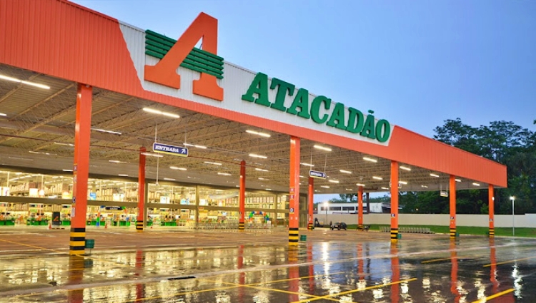 Criminosos armados aterrorizam Atacadão Santa Rosa em roubo milionário